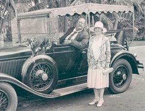 Colonel Edward H. R. Green with his wife, Mabel (Harlow), and their Boston terrier on the front wheel well